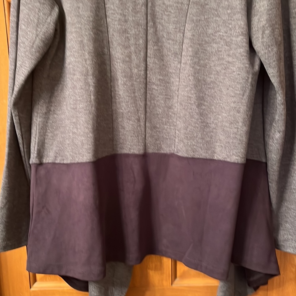 LOGO cardigan, excellent condition! - Picture 4 of 5